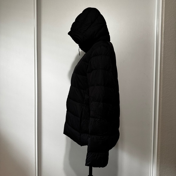 Uniqlo Women's Black Puffer Jacket - Picture 3 of 10